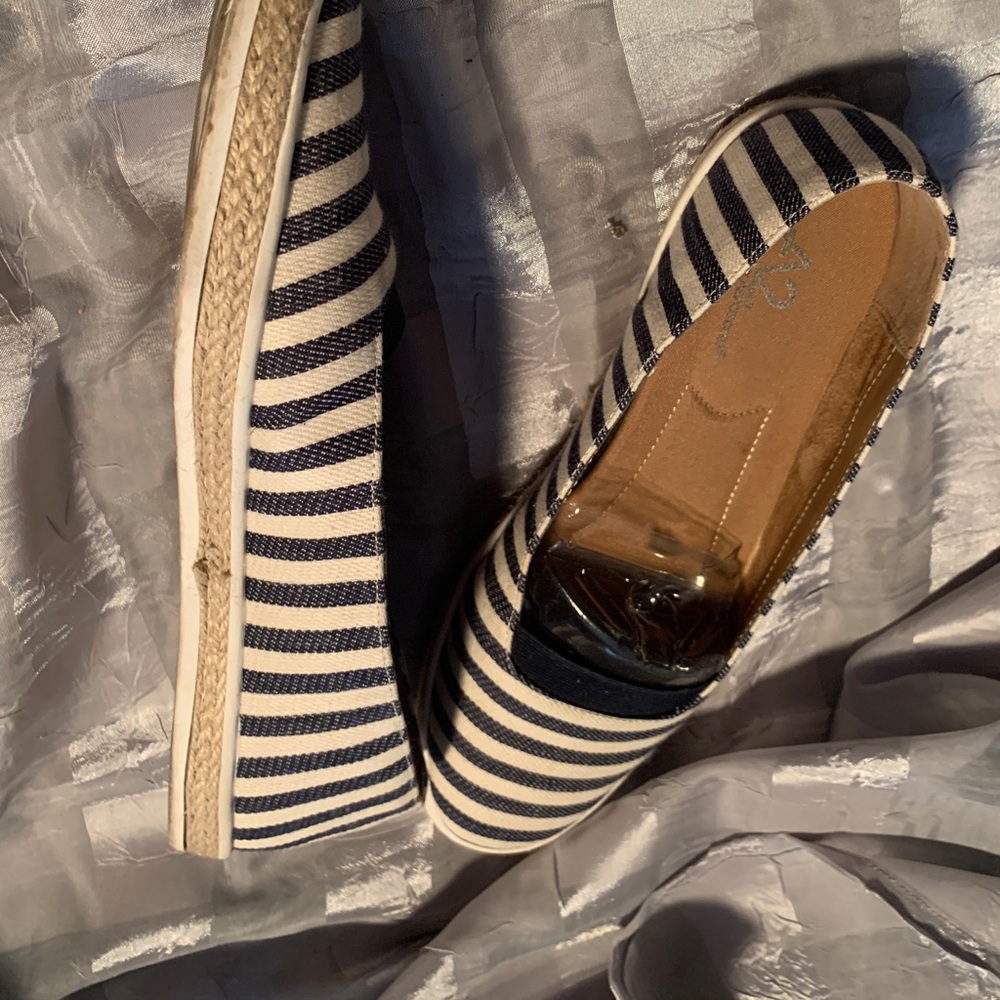 a2 aerosole canvas shoes, size 9